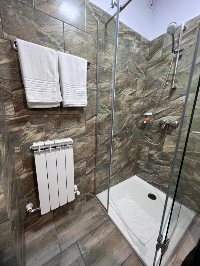 Stef Rooms Tirgu Frumos Kültér fotó
