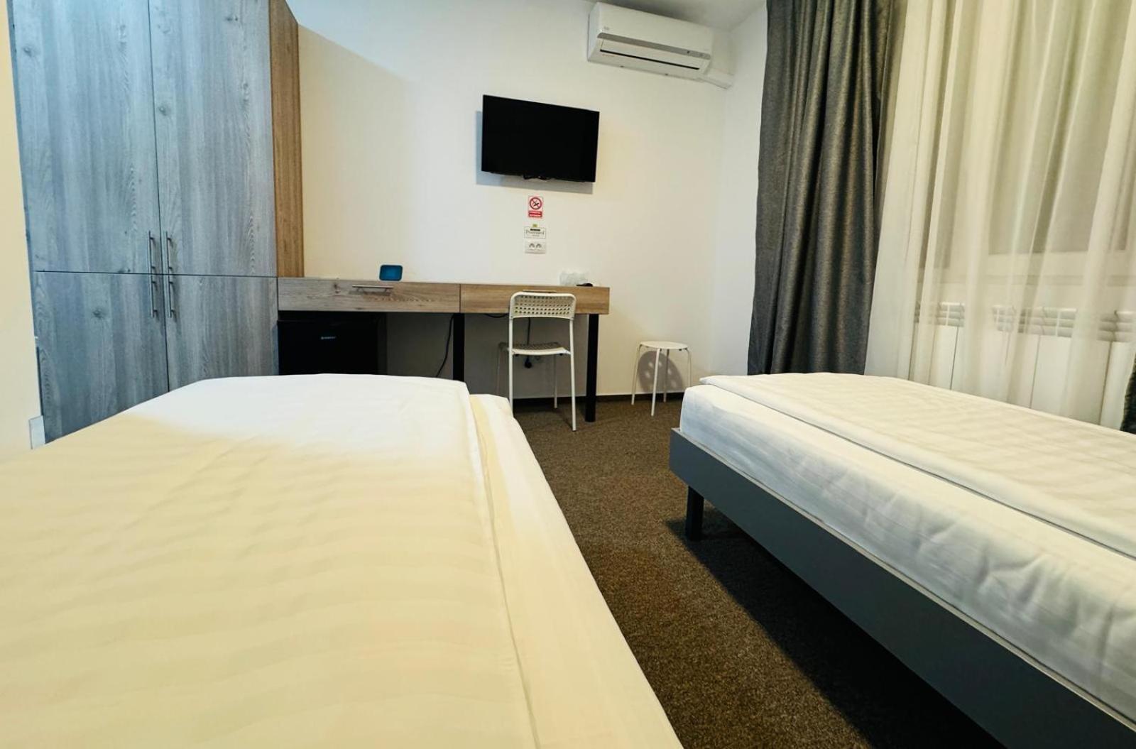 Stef Rooms Tirgu Frumos Kültér fotó